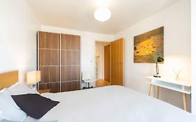 Room With Private Bathroom In A Modern Two Bedroom Two Bathroom Flat